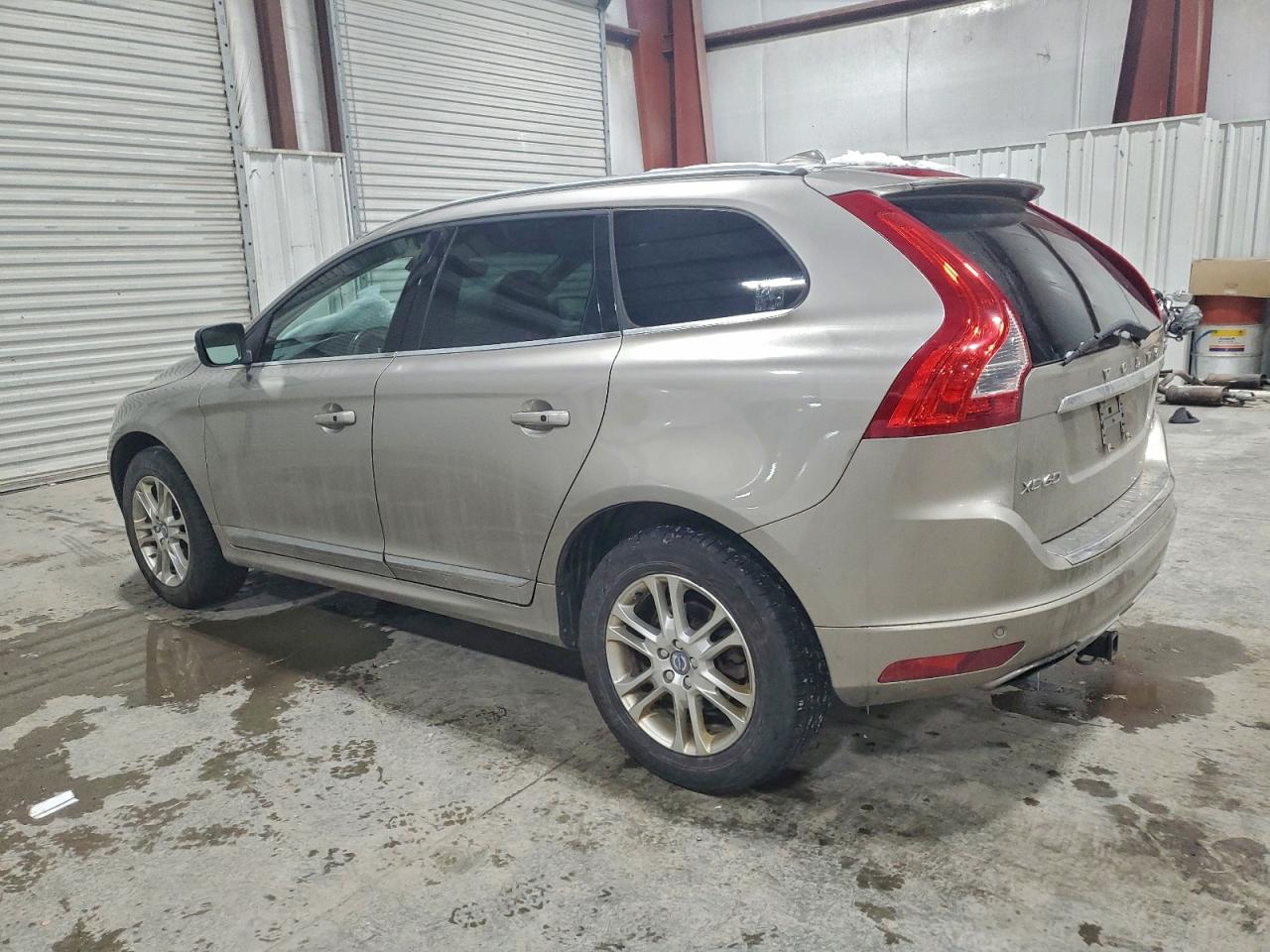 VOLVO XC60 T5 PLATINUM