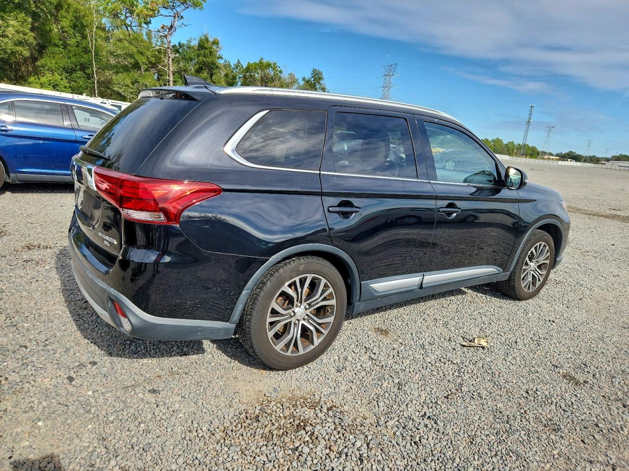 Lot #3315892137 2017 MITSUBISHI OUTLANDER