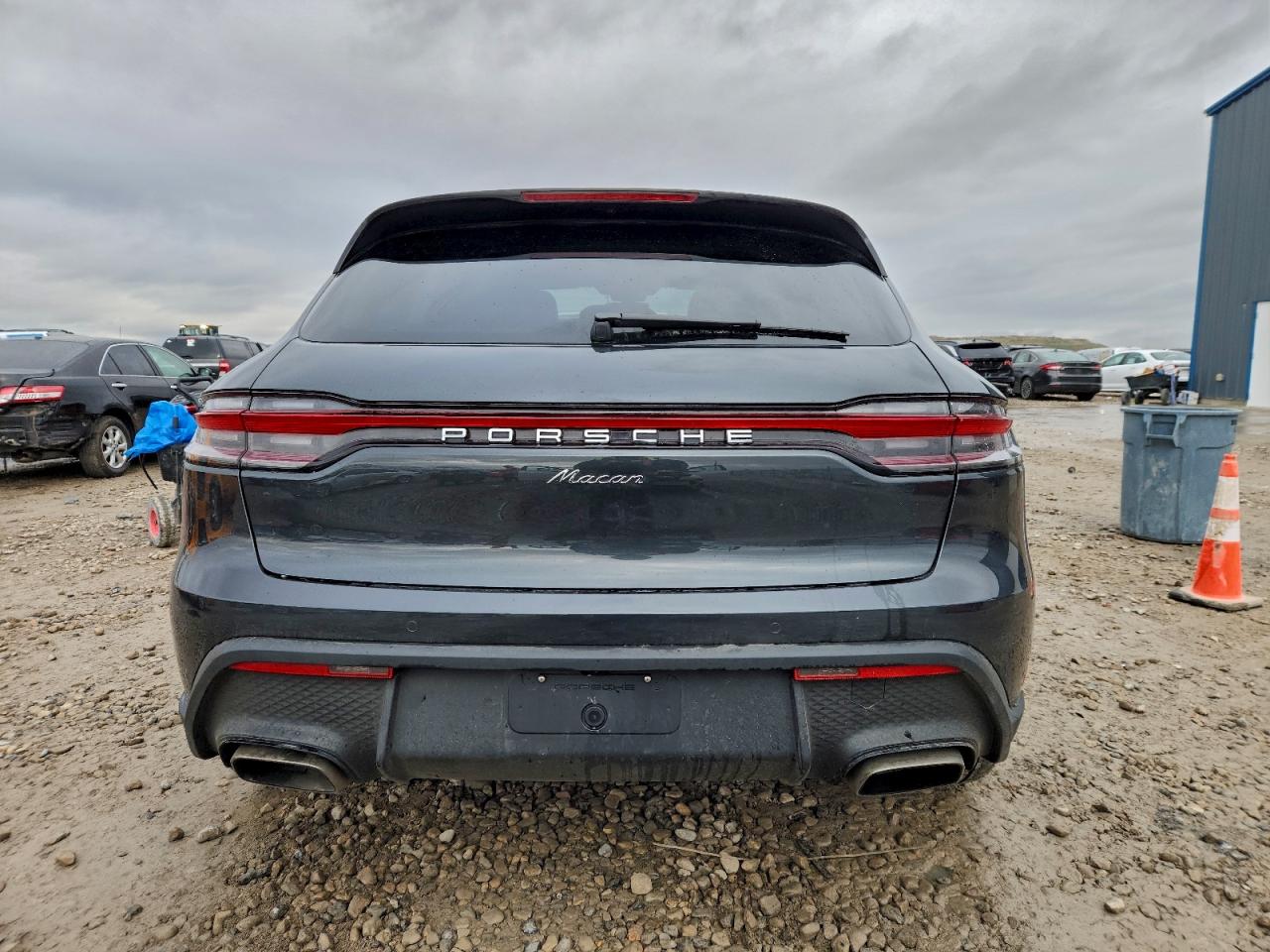 PORSCHE MACAN BASE