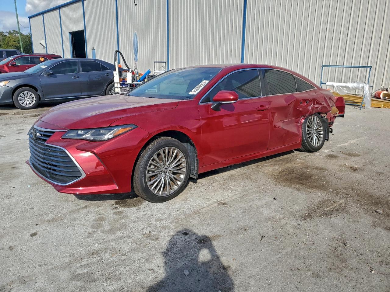 Lot #3316804409 2019 TOYOTA AVALON XLE