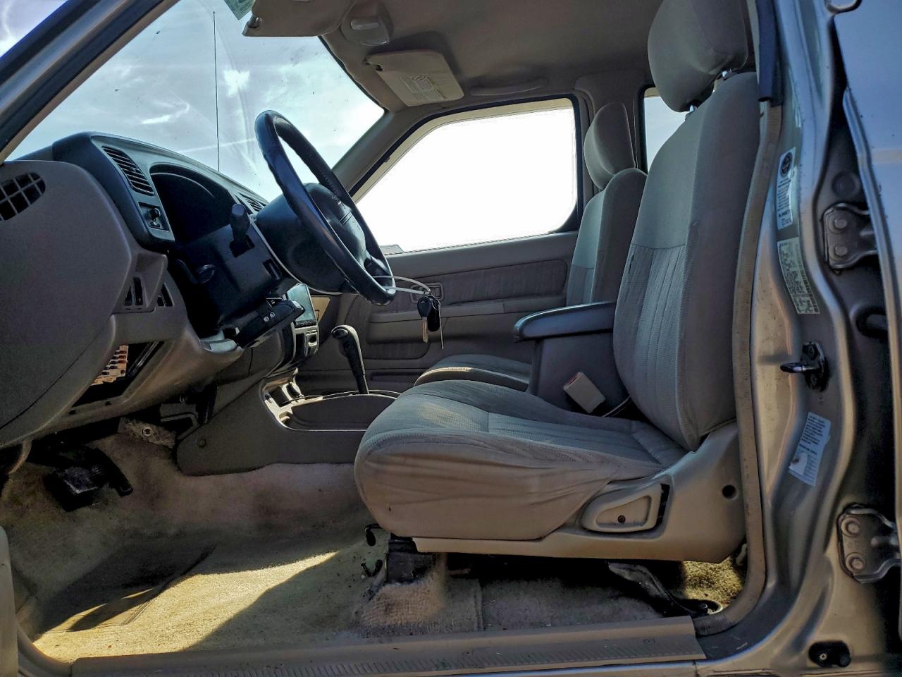 Lot #3309369980 2000 NISSAN FRONTIER C