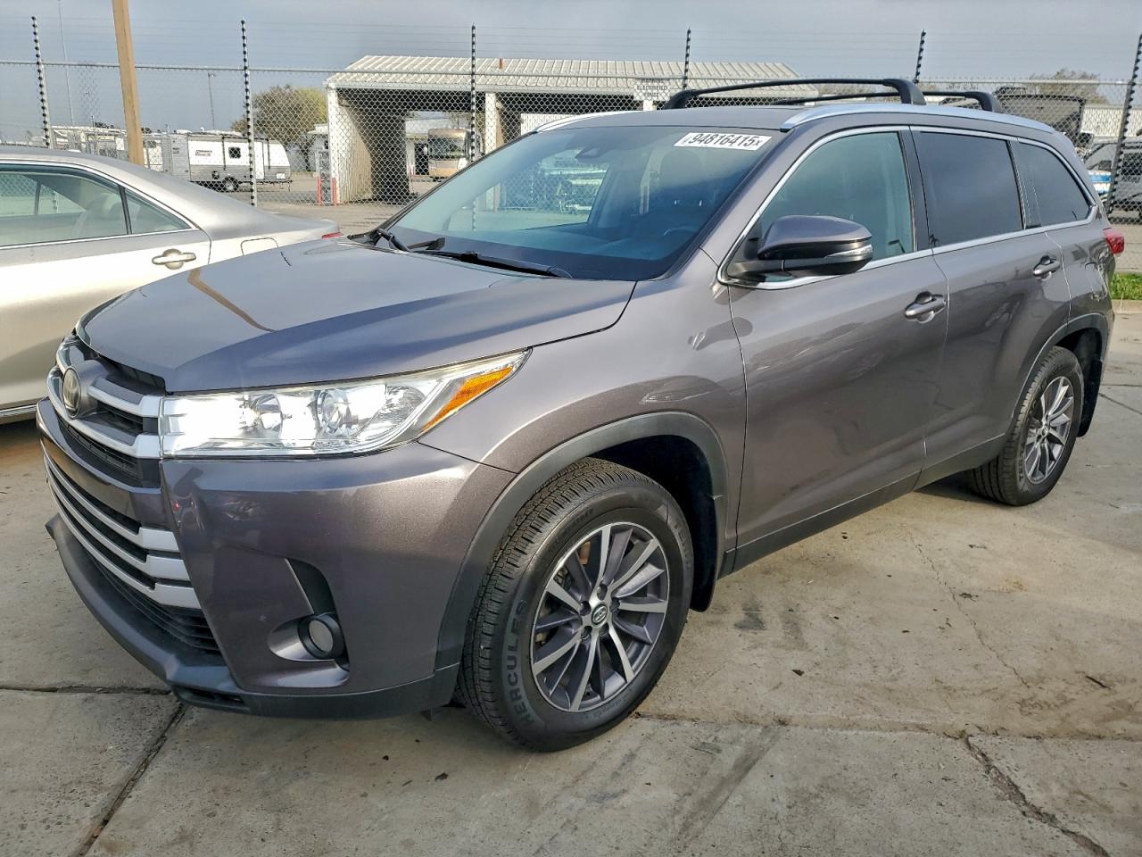 Lot #3315718357 2019 TOYOTA HIGHLANDER SE