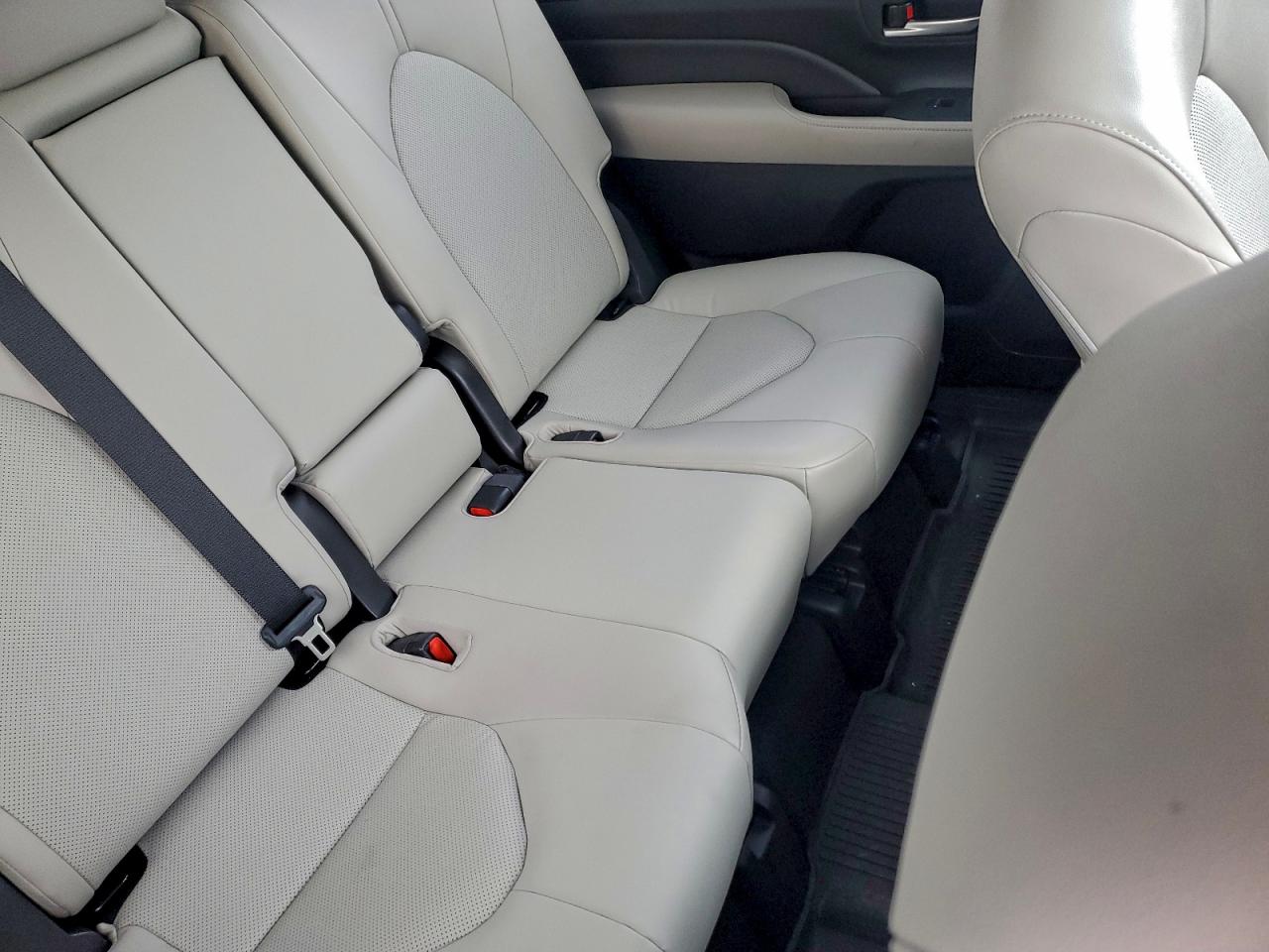 TOYOTA HIGHLANDER LE