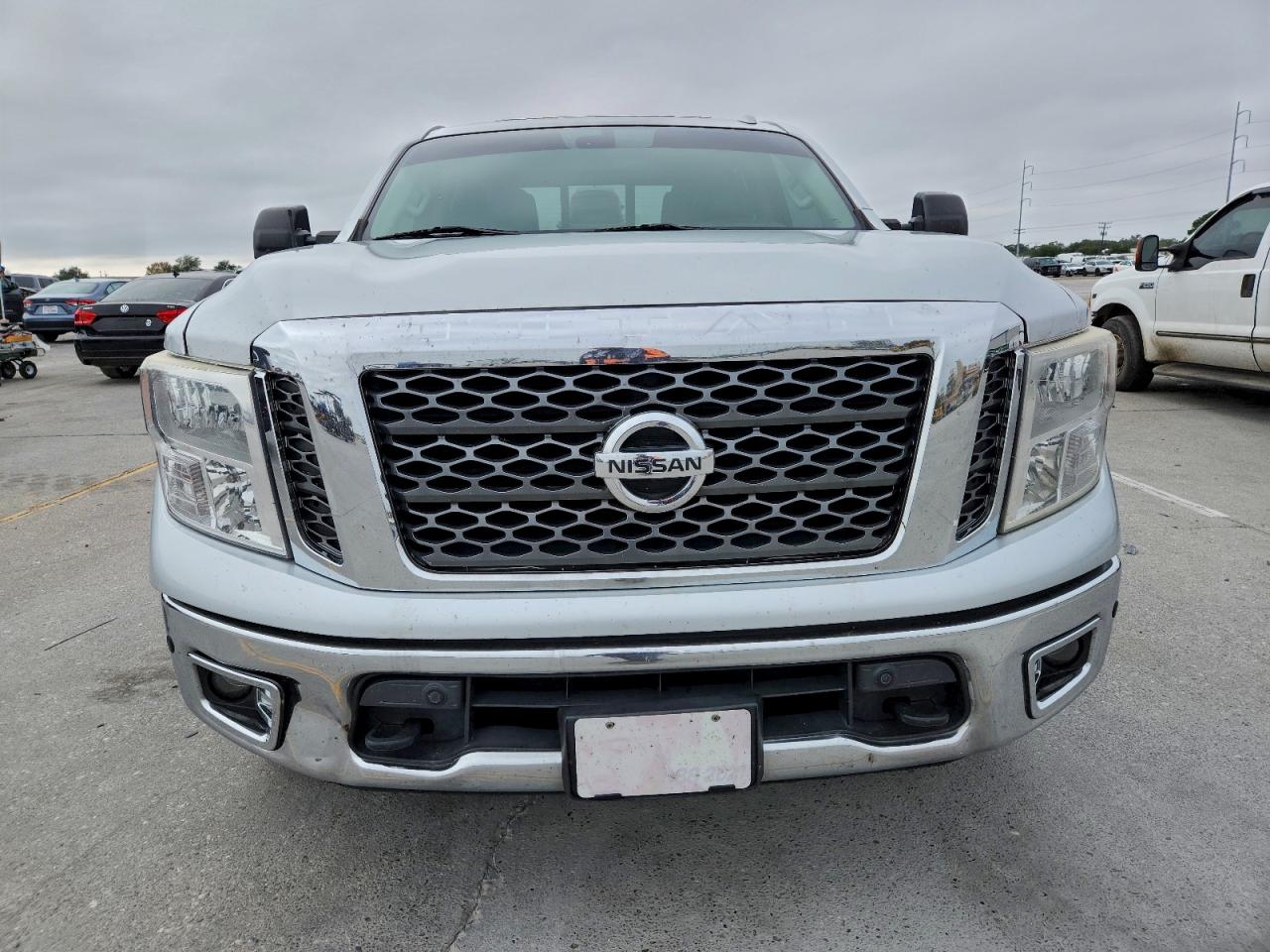 NISSAN TITAN SV