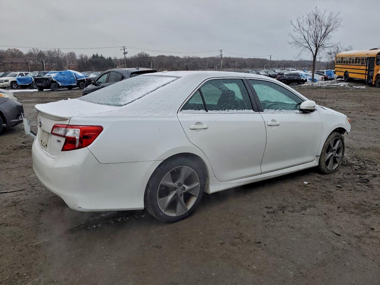 TOYOTA CAMRY BASE