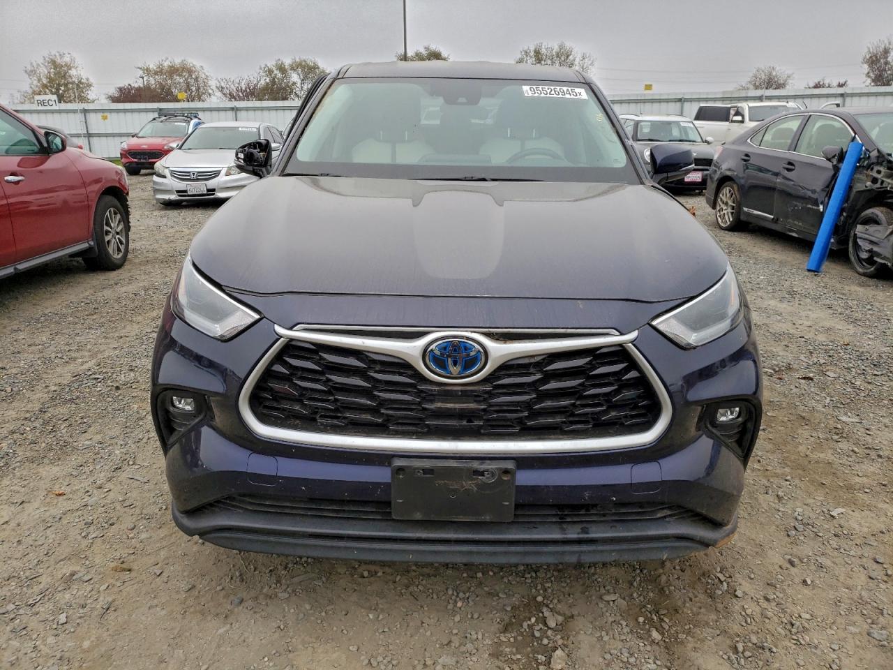 Lot #3318014521 2021 TOYOTA HIGHLANDER