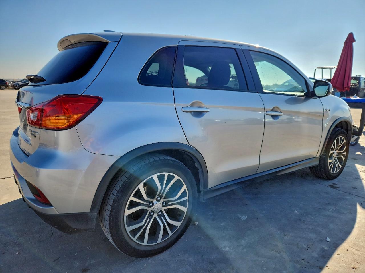 MITSUBISHI OUTLANDER ES