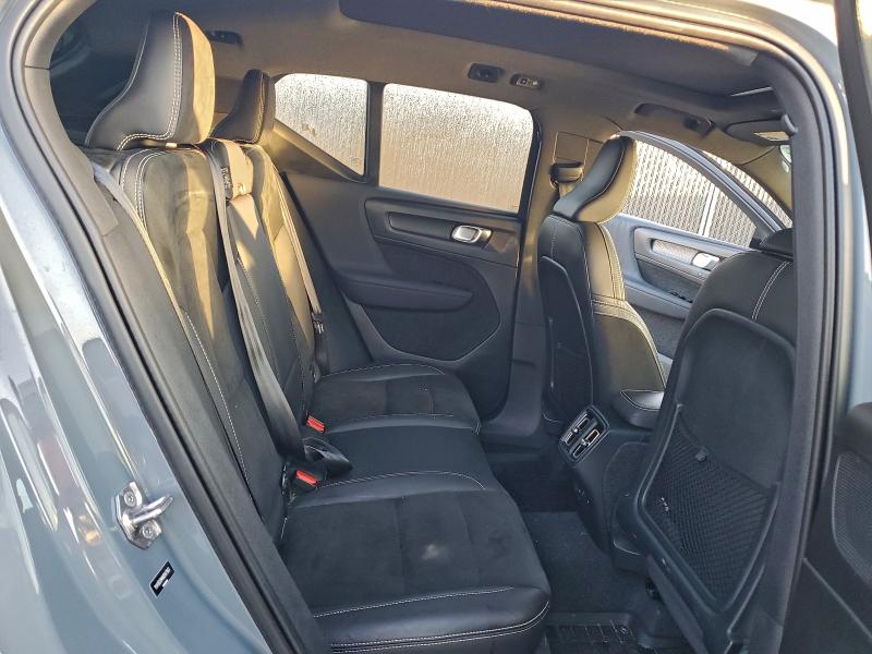 2022 VOLVO XC40 T5 R- #3308399300