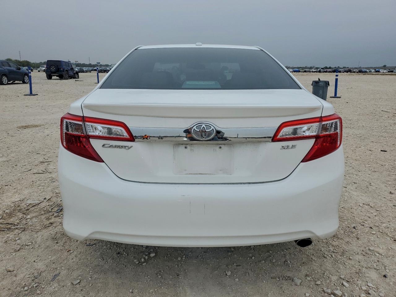 TOYOTA CAMRY BASE