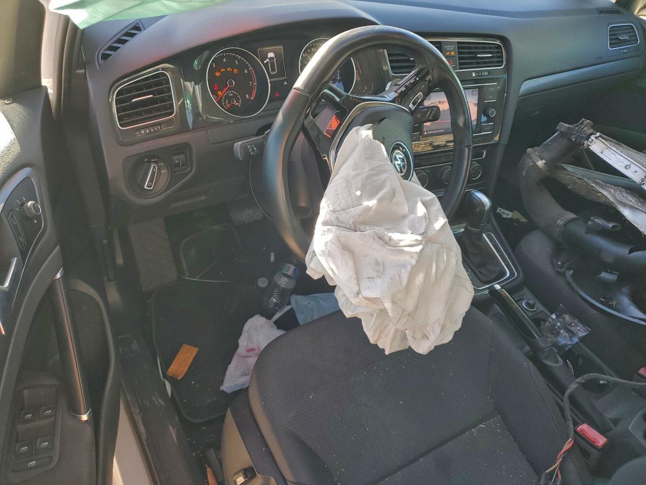 VOLKSWAGEN GOLF SPORTSVAN S