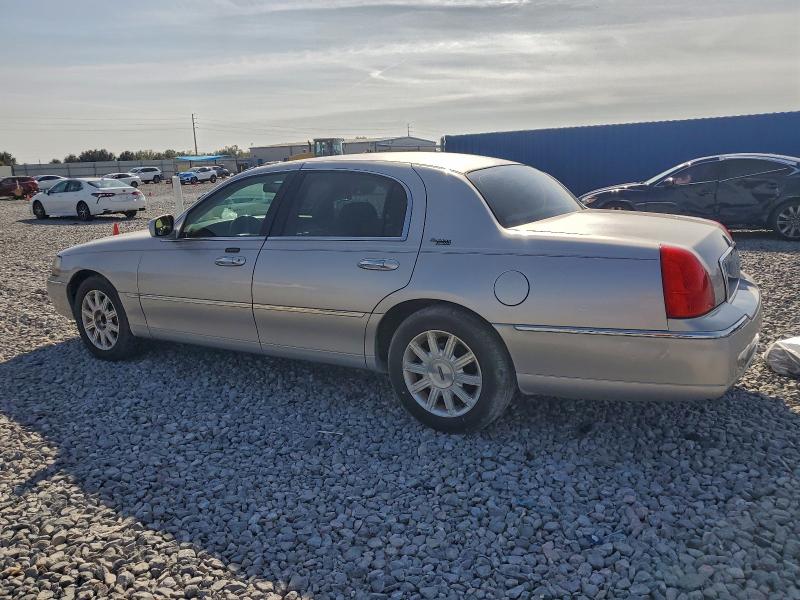 2011 LINCOLN TOWN CAR S #3316682156