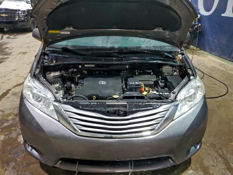 2013 TOYOTA SIENNA XLE #3304547437