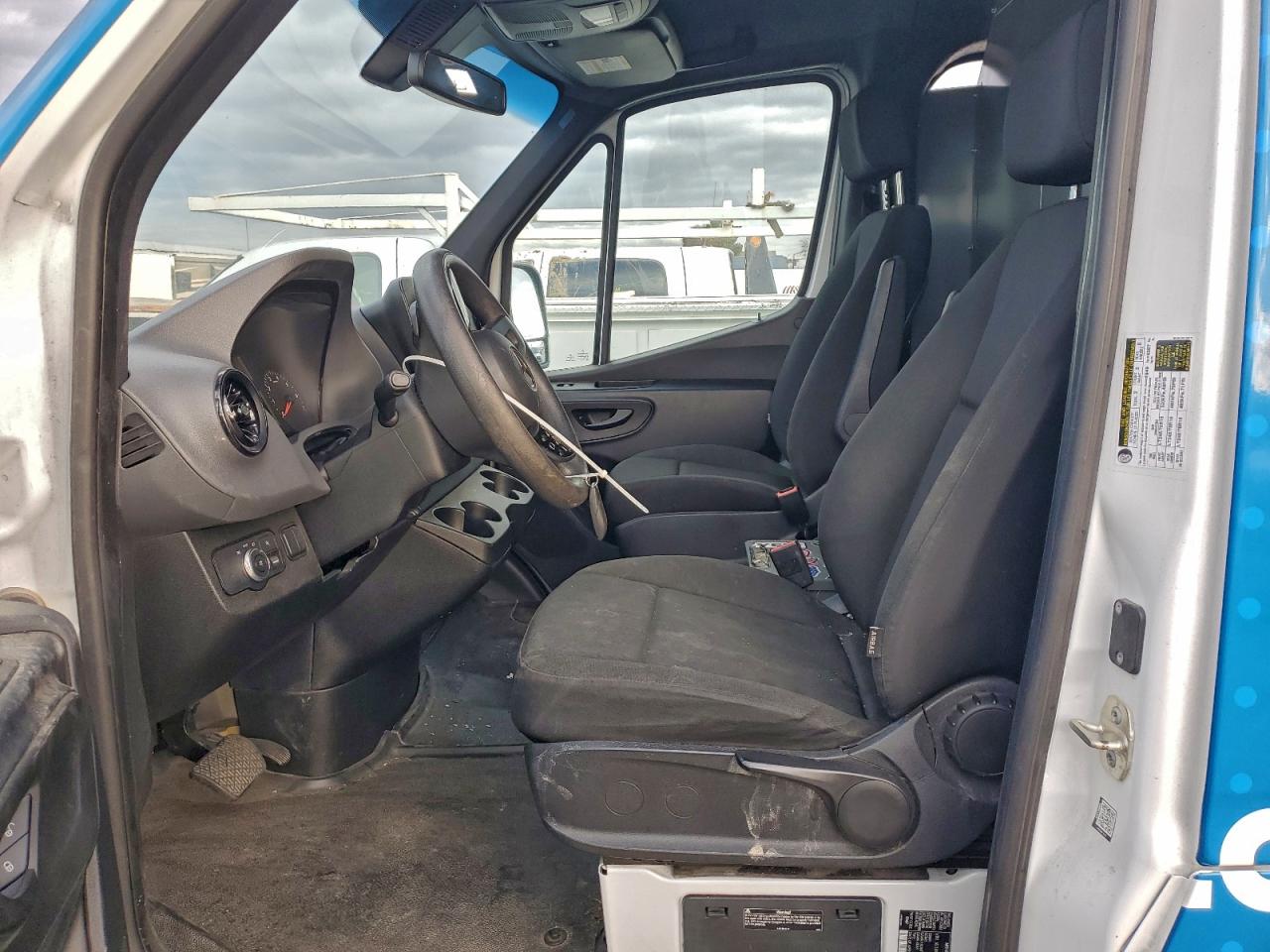 MERCEDES-BENZ SPRINTER 2500