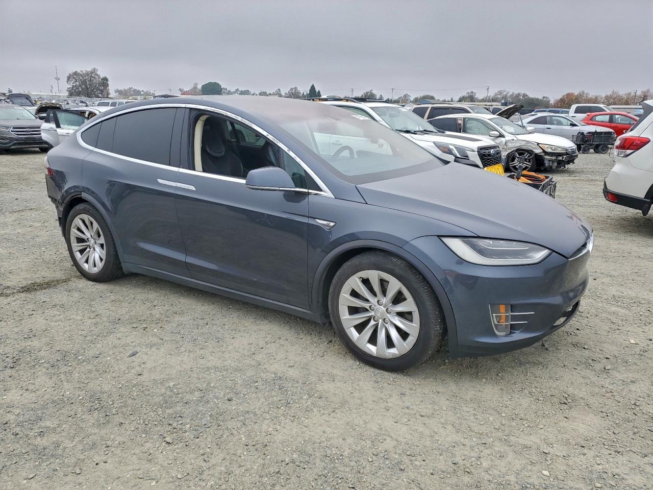 TESLA MODEL X