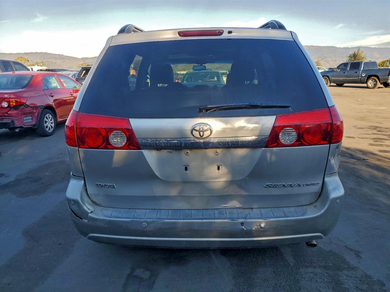 Lot #3308523588 2006 TOYOTA SIENNA XLE