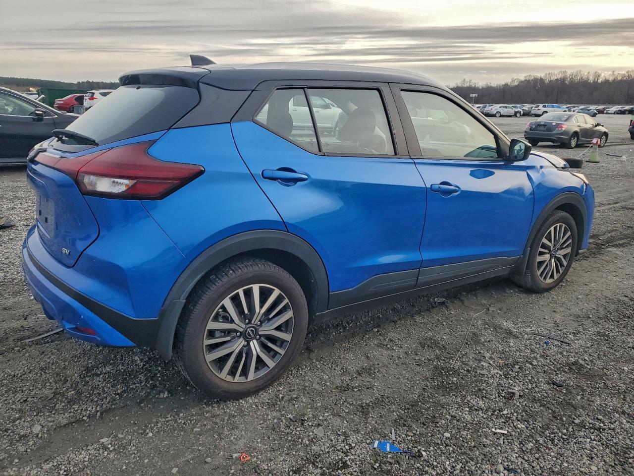 NISSAN KICKS SV
