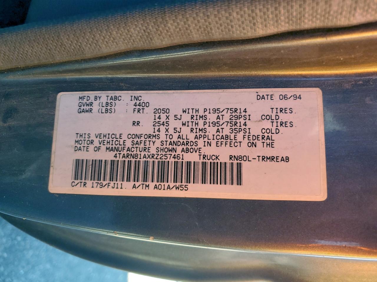 Lot #3317103006 1994 TOYOTA PICKUP 1/2