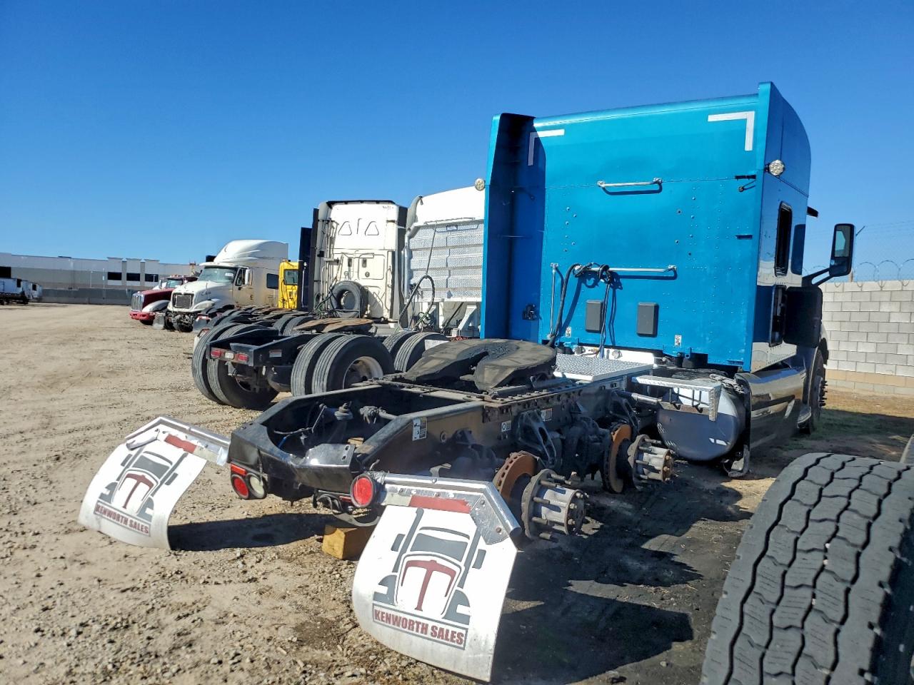Lot #3318185947 2018 PETERBILT 579