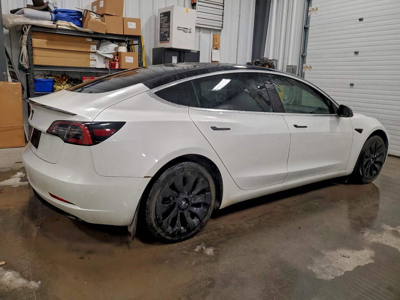 TESLA MODEL 3