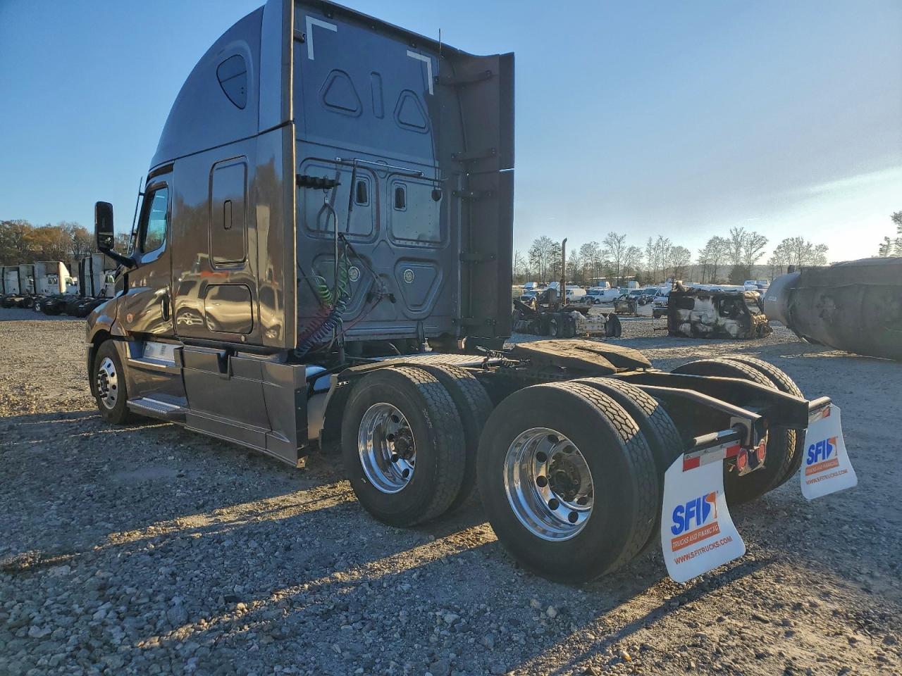 Lot #3316800425 2025 FREIGHTLINER CASCADIA 1