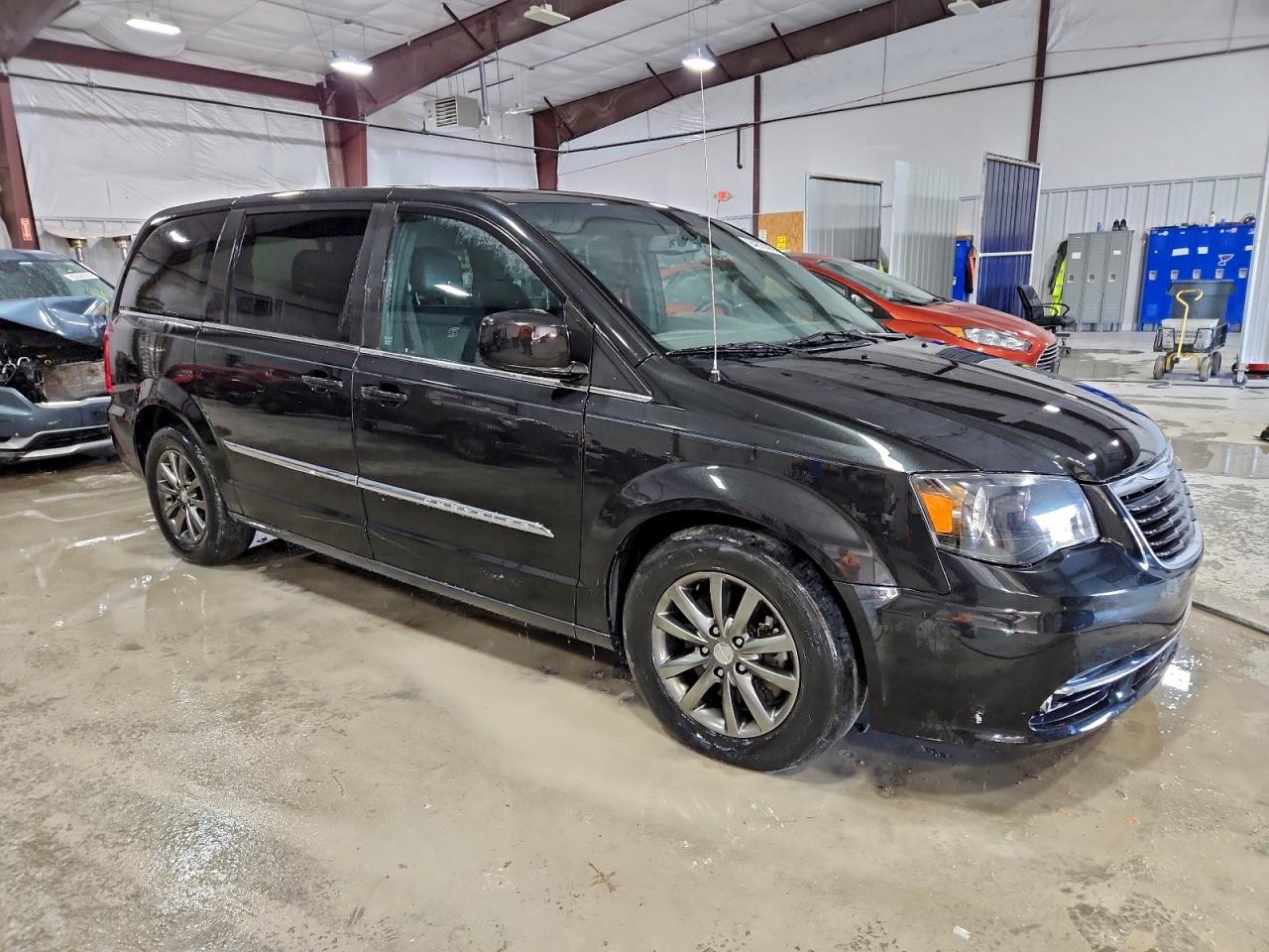 CHRYSLER TOWN & COUNTRY S