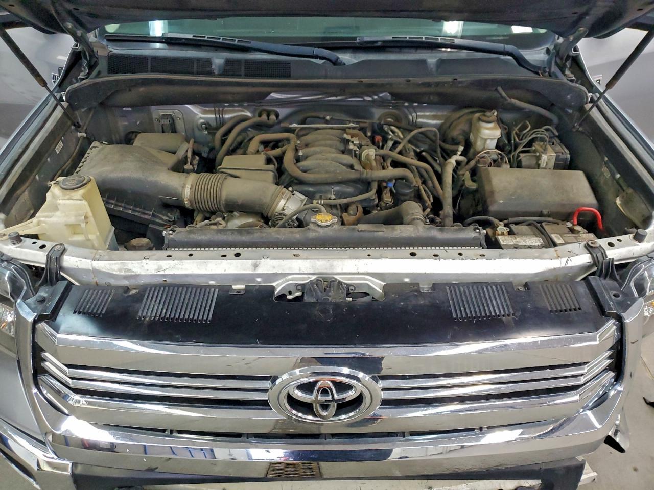 Lot #3318077372 2017 TOYOTA TUNDRA DOU