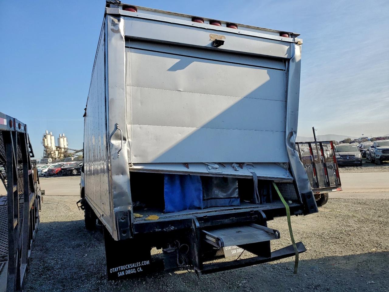 Lot #3302820930 2016 HINO 195