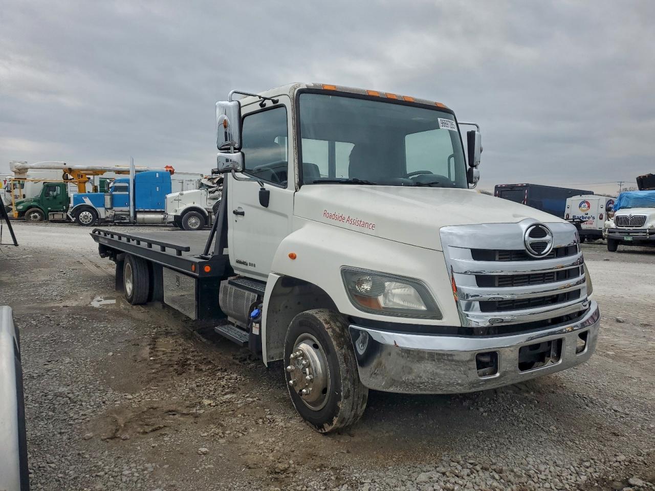 Lot #3311656247 2014 HINO 268