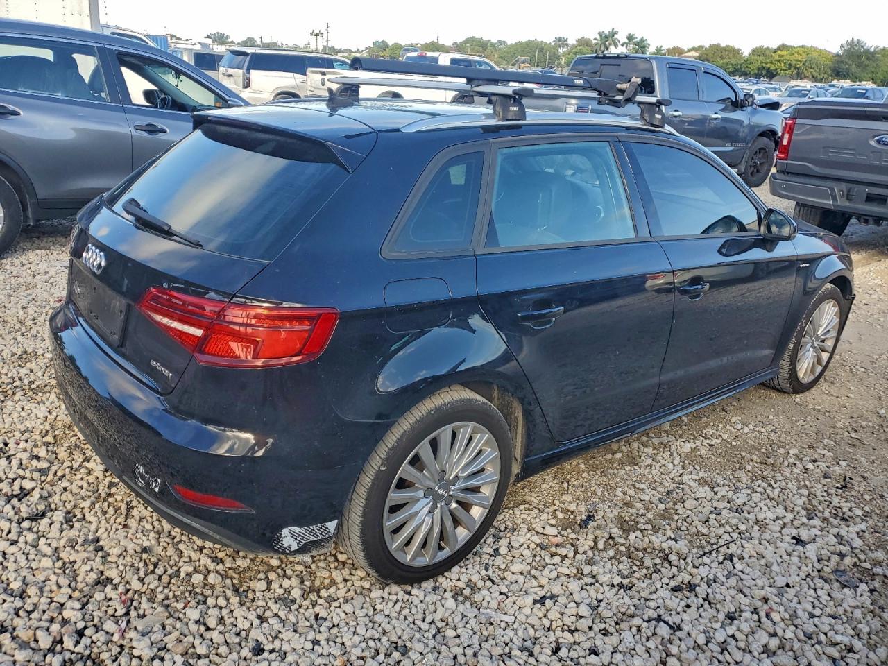 AUDI A3 E-TRON PREMIUM