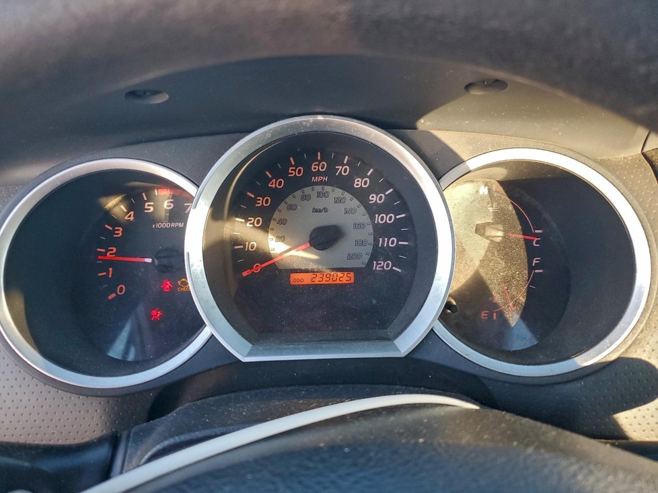 Lot #3305287401 2005 TOYOTA TACOMA ACC