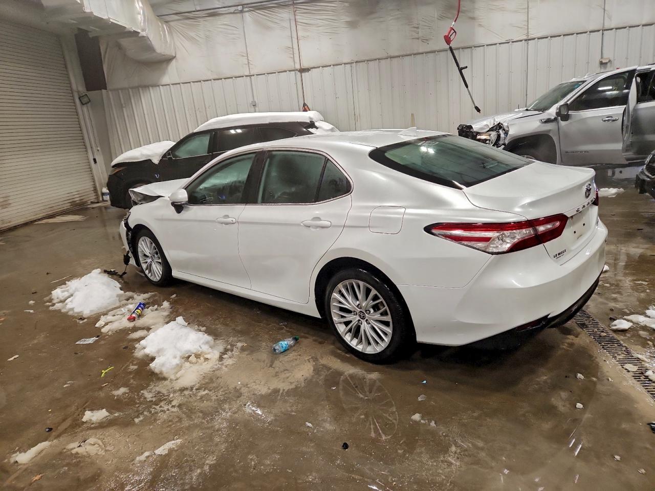 TOYOTA CAMRY XLE