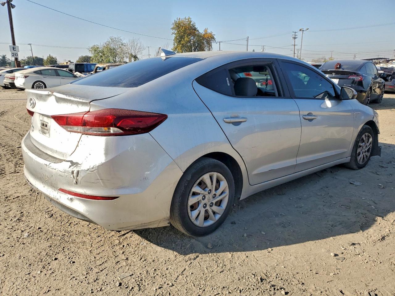 Lot #3318020371 2017 HYUNDAI ELANTRA SE
