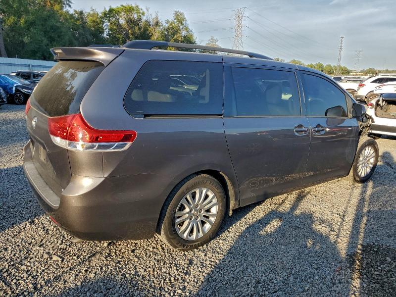 2013 TOYOTA SIENNA XLE #3305466136