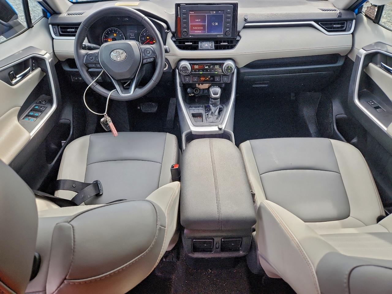 TOYOTA RAV4 XLE PREMIUM