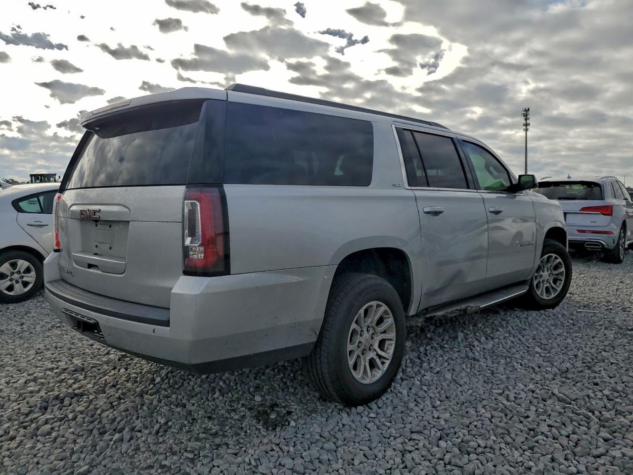 GMC YUKON K1500 SLT