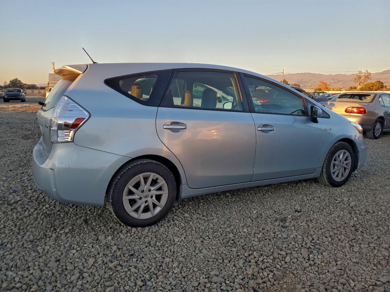 TOYOTA PRIUS V