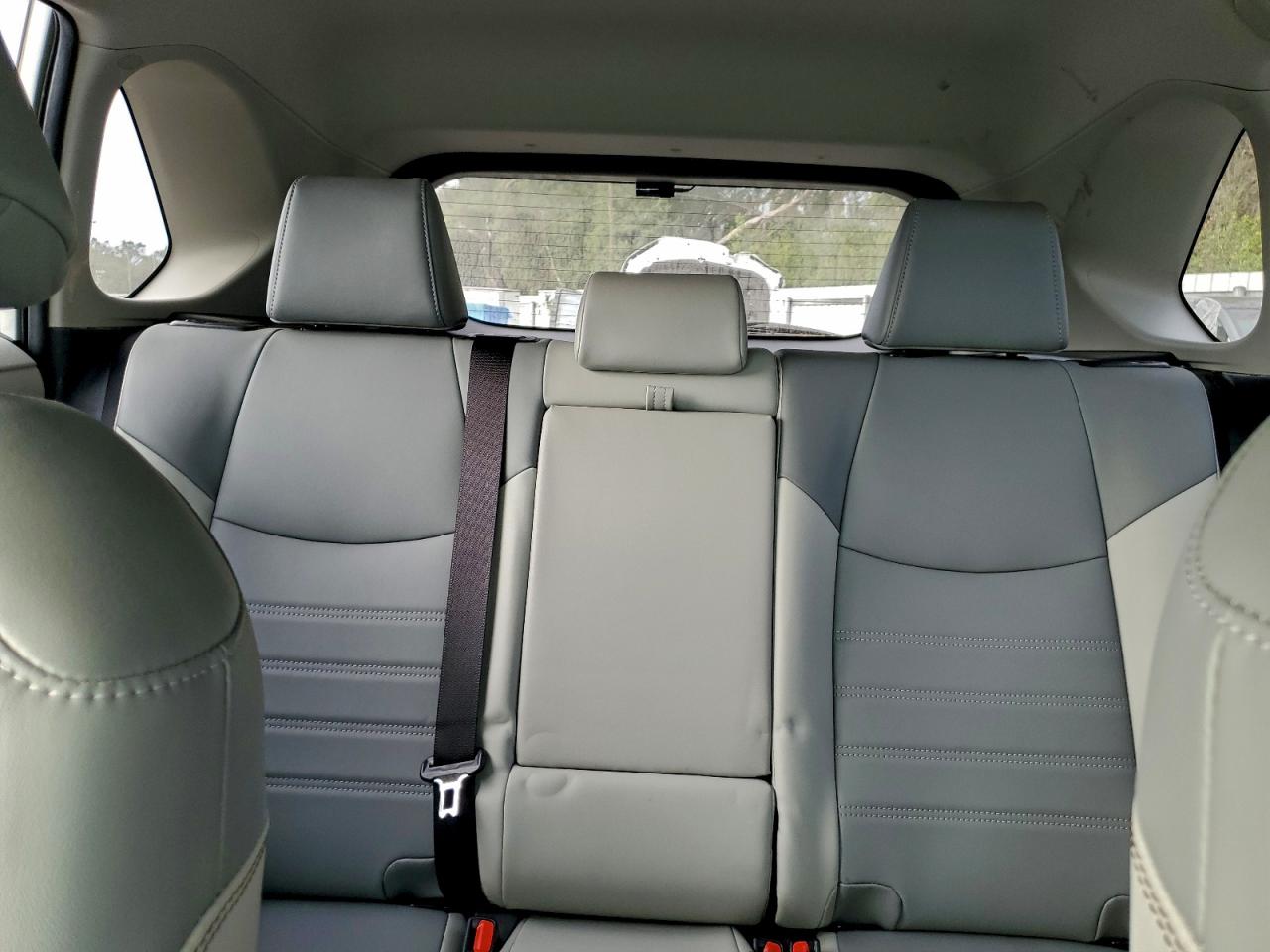 TOYOTA RAV4 XLE PREMIUM