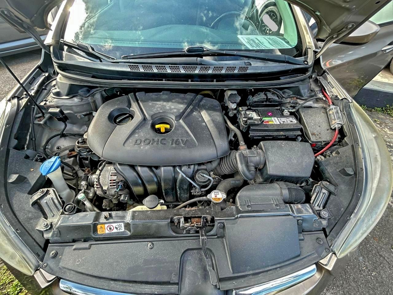 Lot #3310409032 2015 HYUNDAI ELANTRA SE