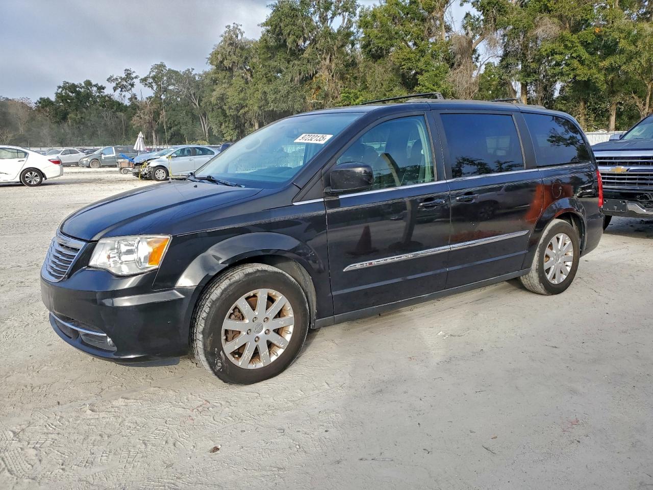 Lot #3316779452 2015 CHRYSLER TOWN & COU
