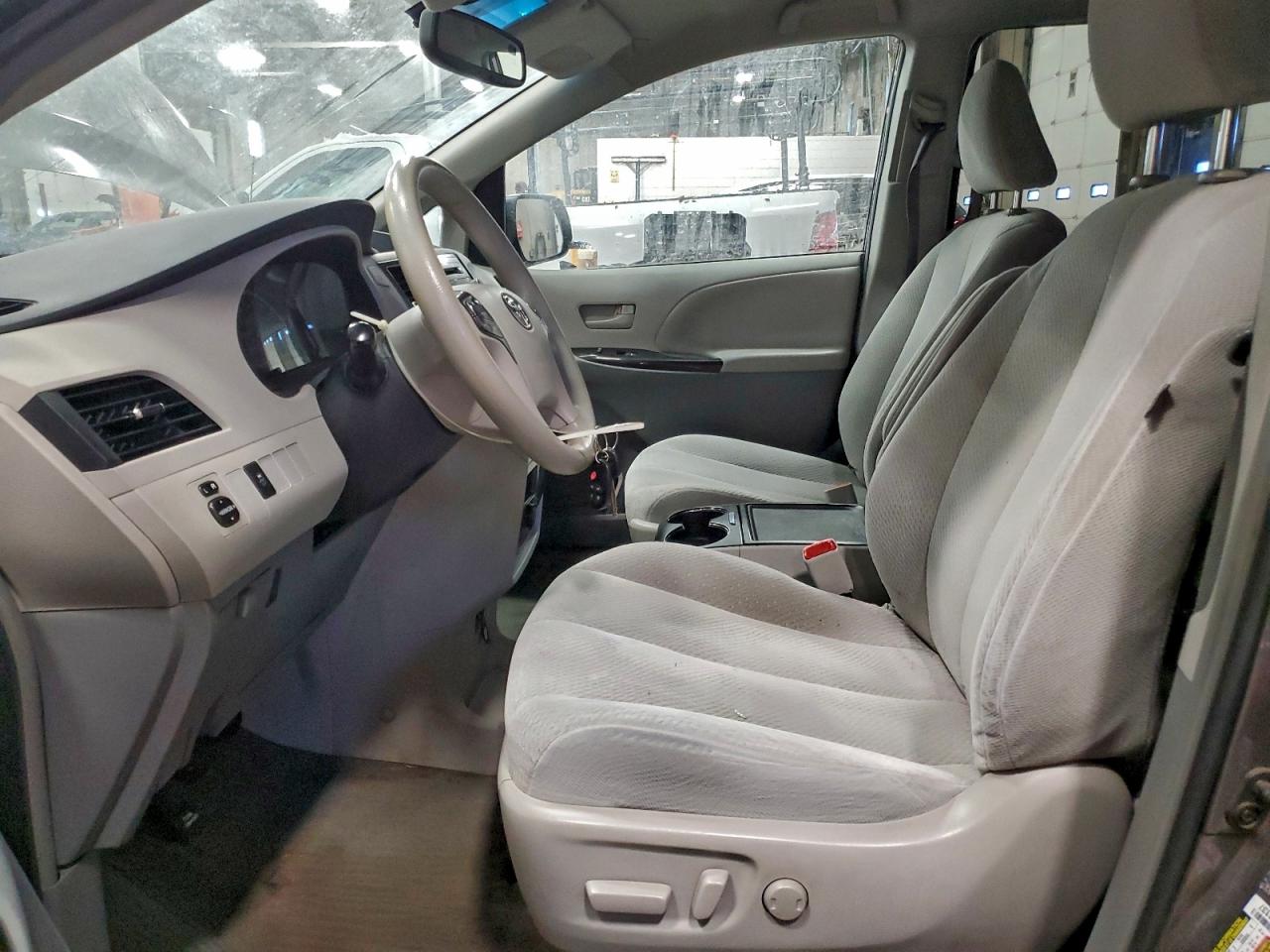 Lot #3312594173 2014 TOYOTA SIENNA