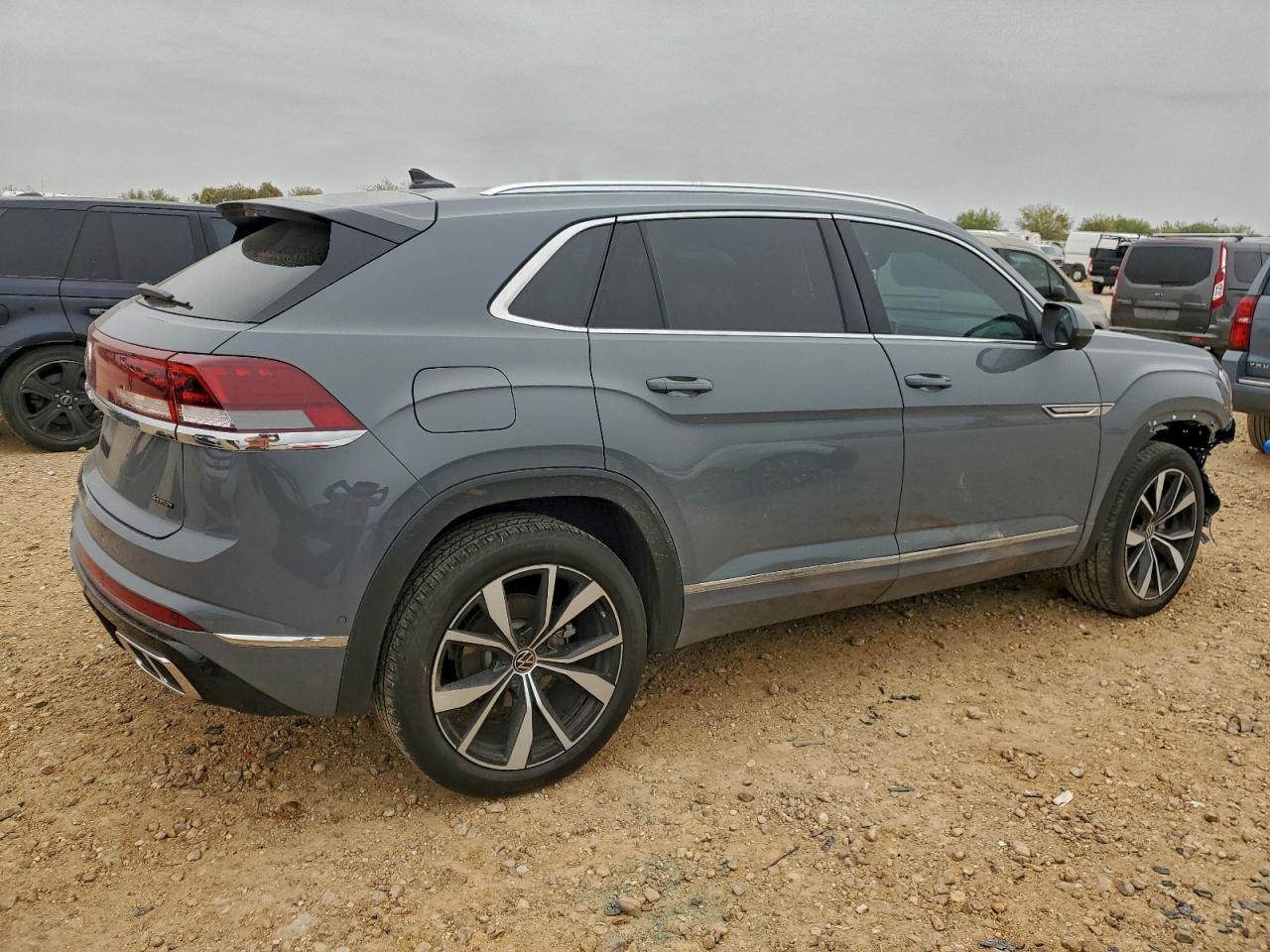 VOLKSWAGEN ATLAS CROSS SPORT SEL PREMIUM R-LINE