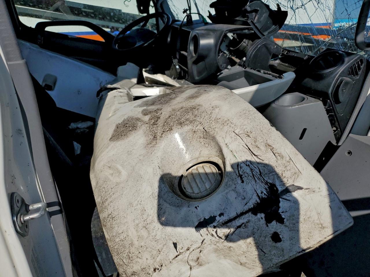 Lot #3302820930 2016 HINO 195