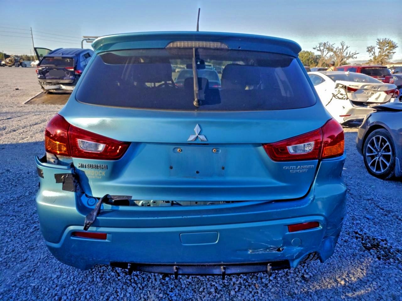 MITSUBISHI OUTLANDER SE