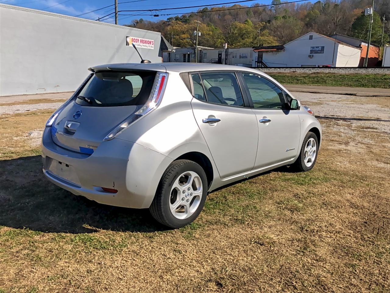 NISSAN LEAF SV