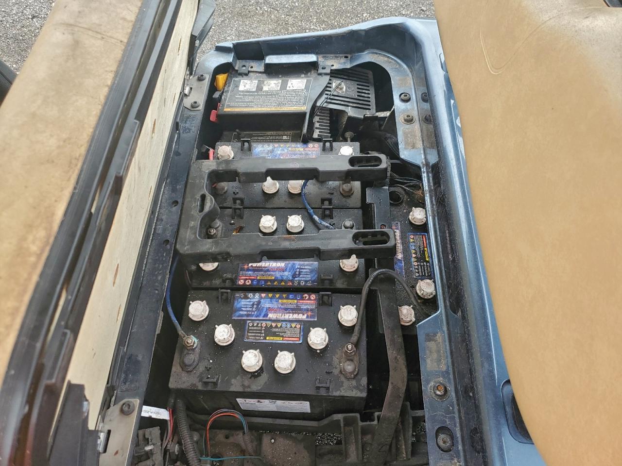 Lot #3317832190 2017 EZGO GOLF CART