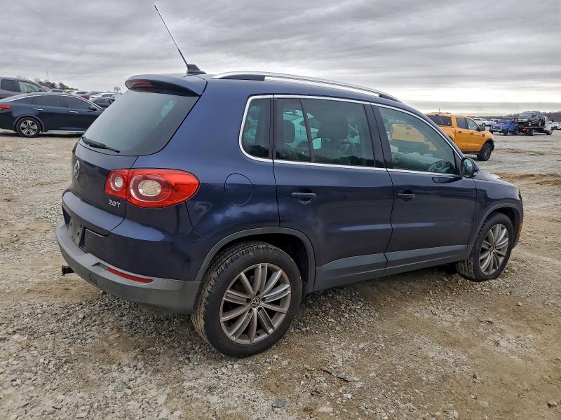 2011 VOLKSWAGEN TIGUAN S #3308308159