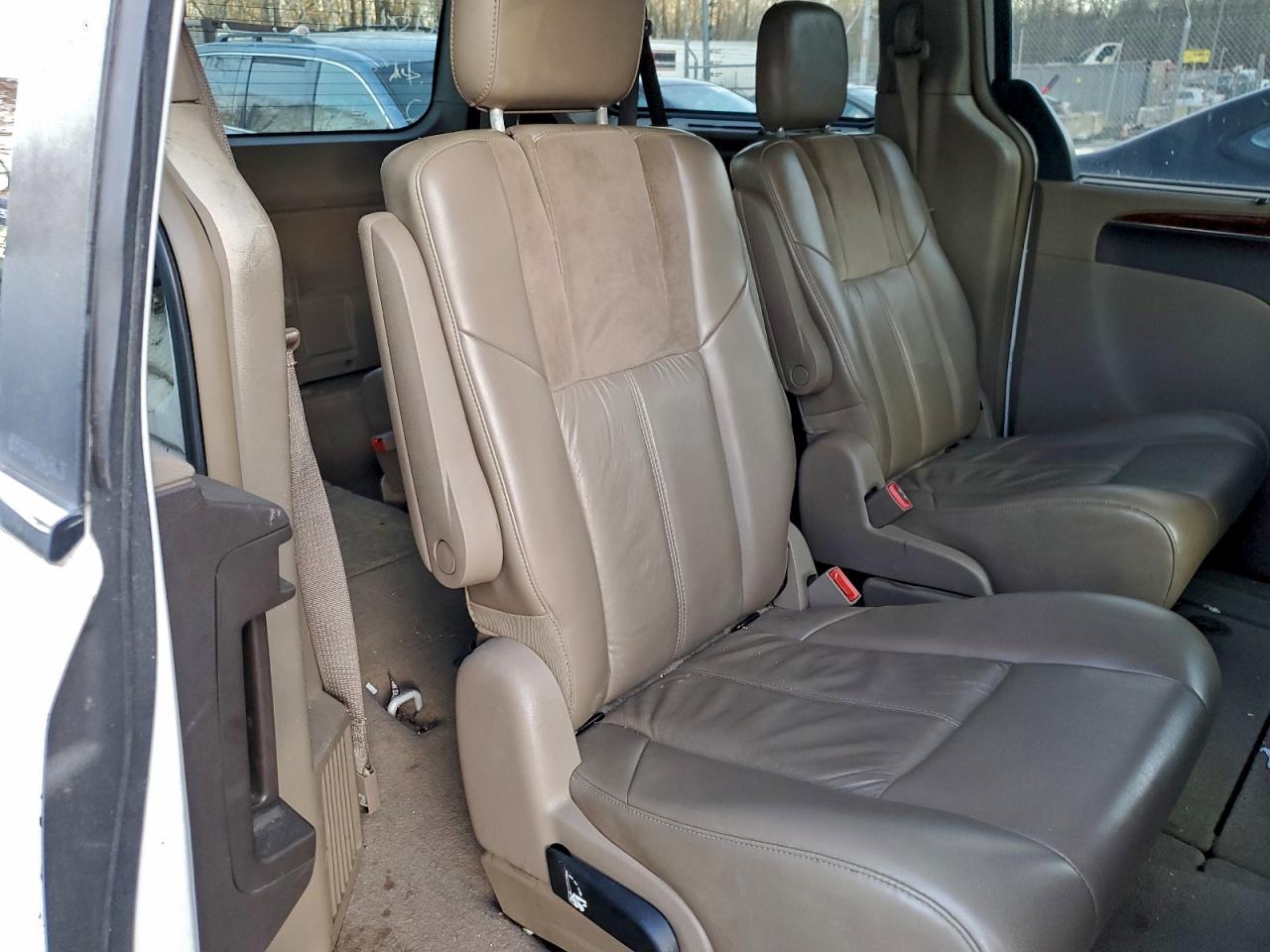 CHRYSLER TOWN & COUNTRY LIMITED