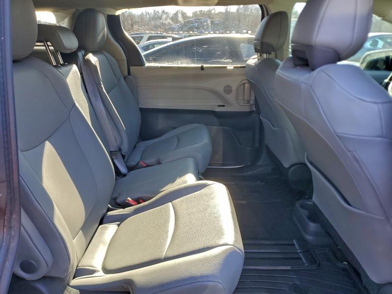 2024 TOYOTA SIENNA XLE #3316716475