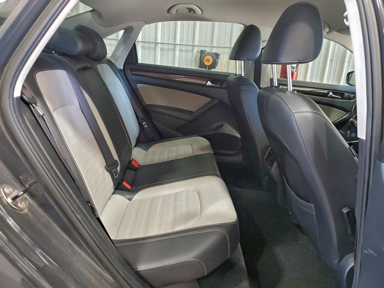 VOLKSWAGEN PASSAT SE