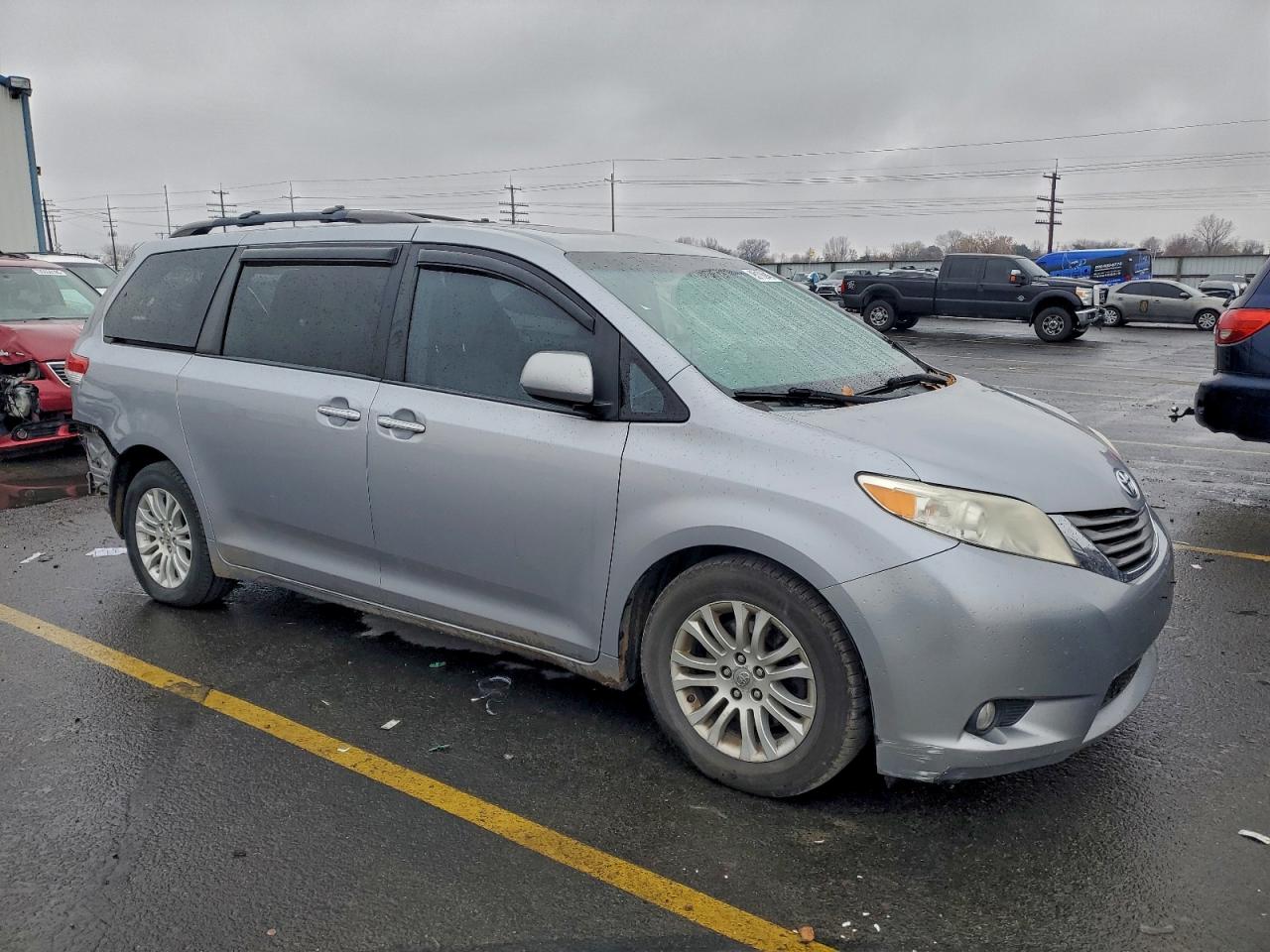 TOYOTA SIENNA XLE